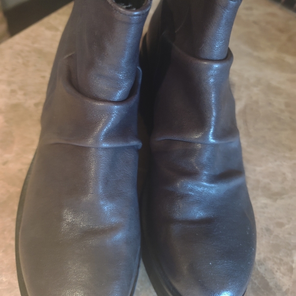 OPEN CLOSED (Women's US 10 / EU 41) - Picture 9 of 9